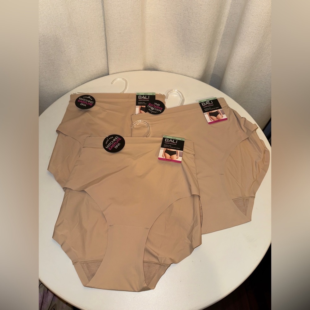 3 Bali Comfort Revolution Easylite Seamless Brief NWT XL/8 - Picture 5 of 5